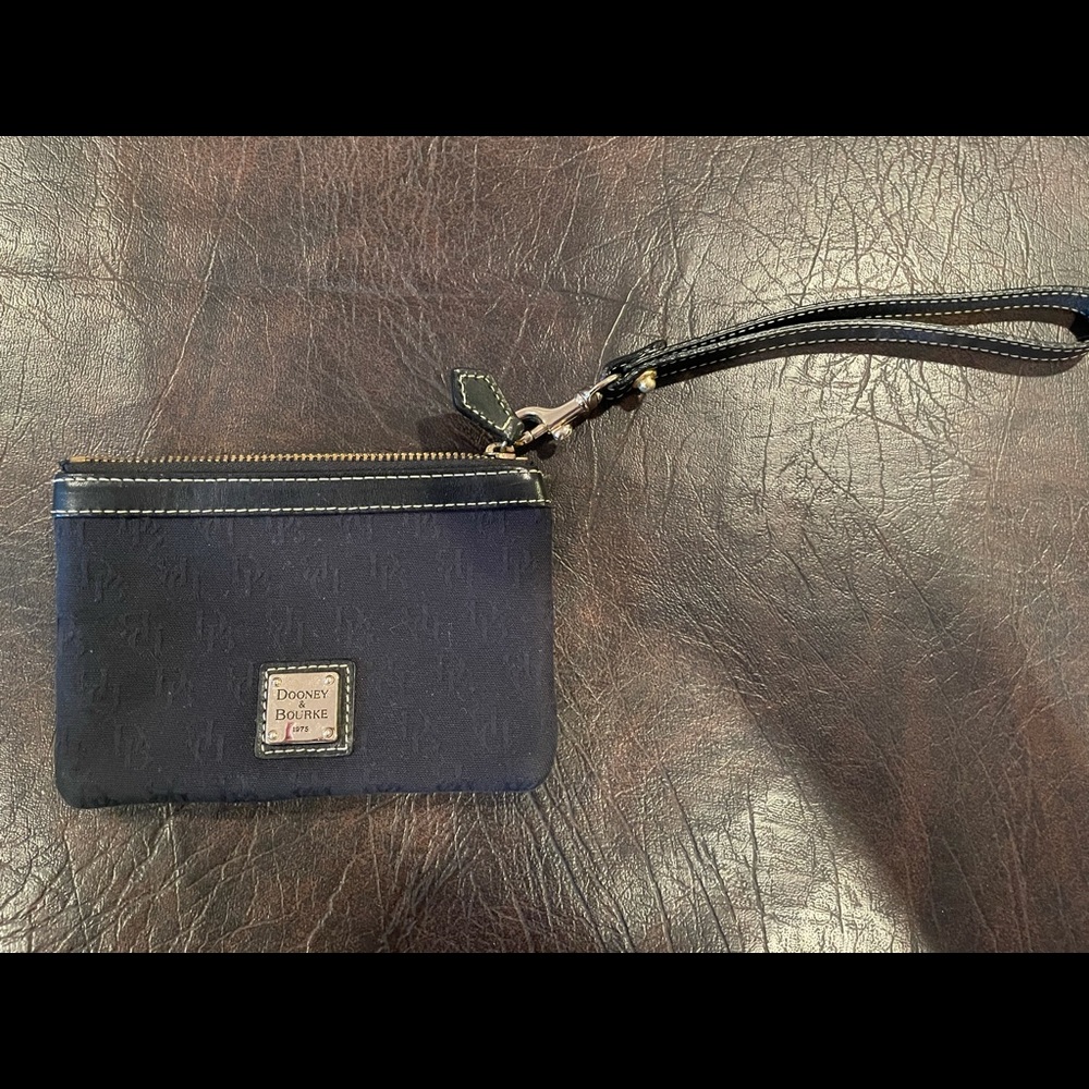 Brand new Dooney & Bourke Wristlet Cluth